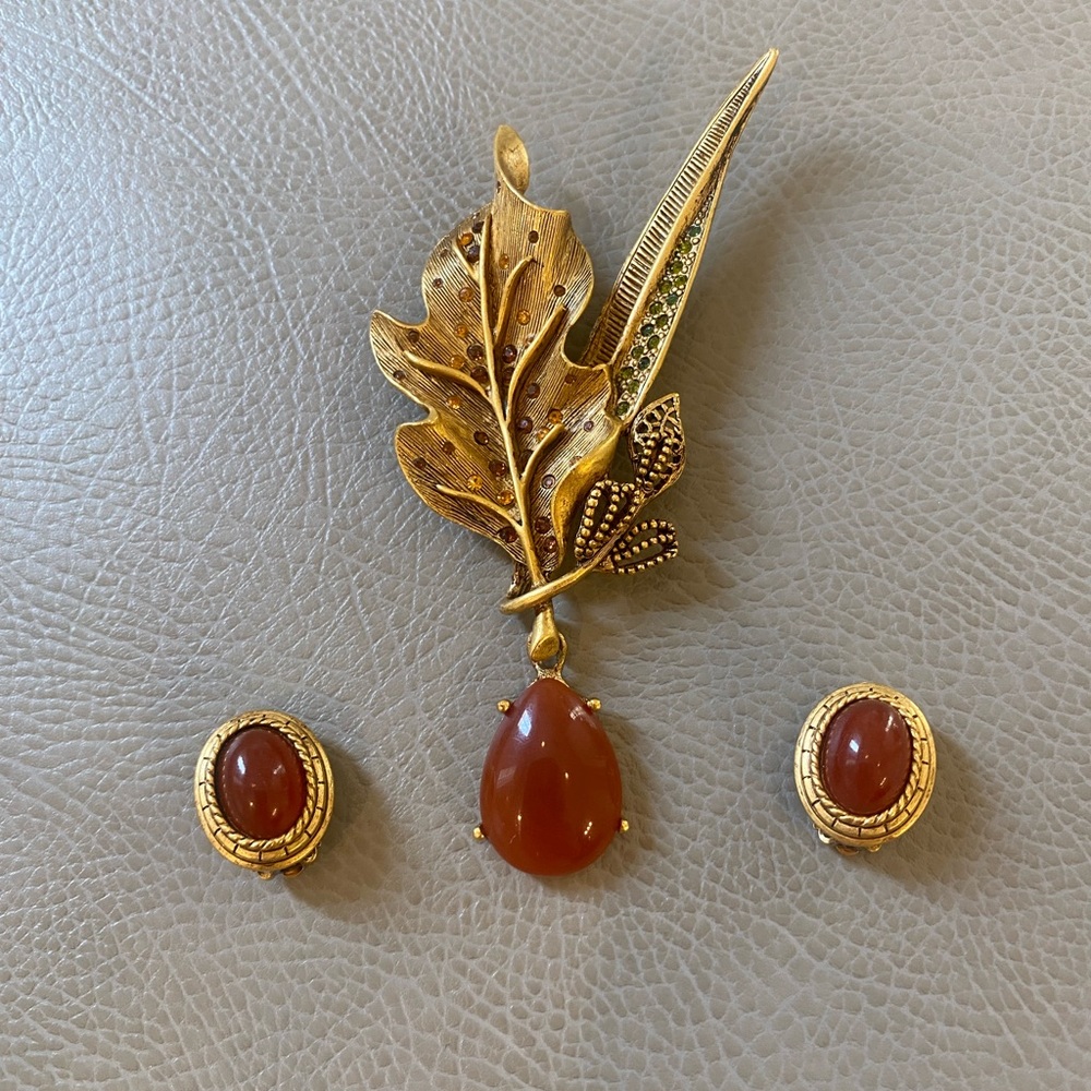 Vintage Oscar de la Renta Leaf Brooch and Clip Earring Set Goldtone Rhinestones